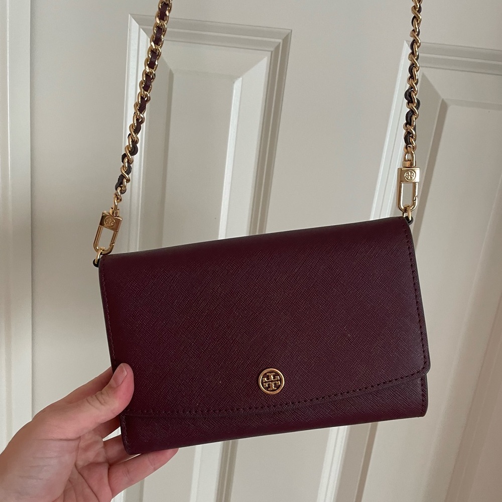 Tory Burch Robinson Crossbody. Maroon.
